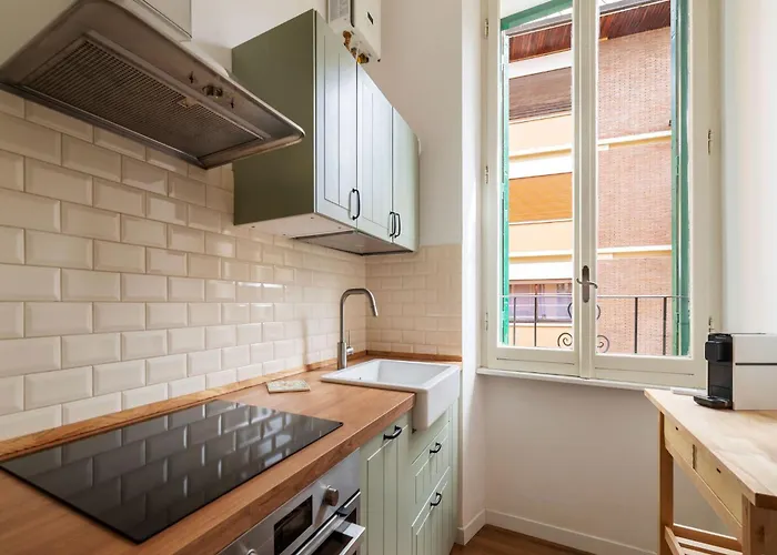 Guesthost - Elegant Near Torlonia Daire
