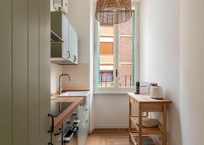 Guesthost - Elegant Near Torlonia Daire Roma