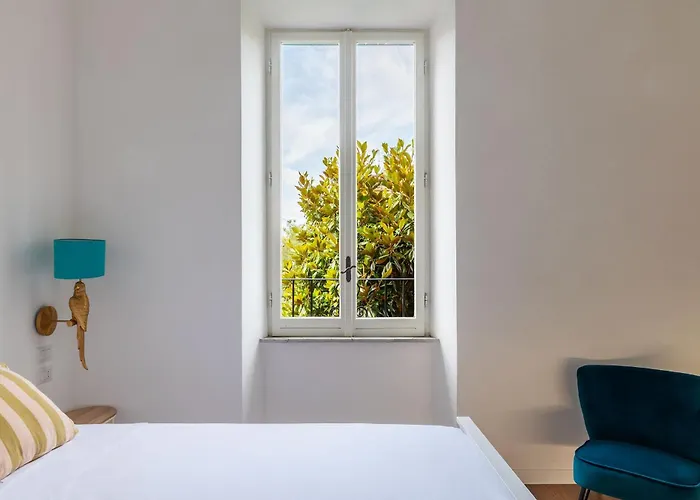 Guesthost - Elegant Near Torlonia * Roma