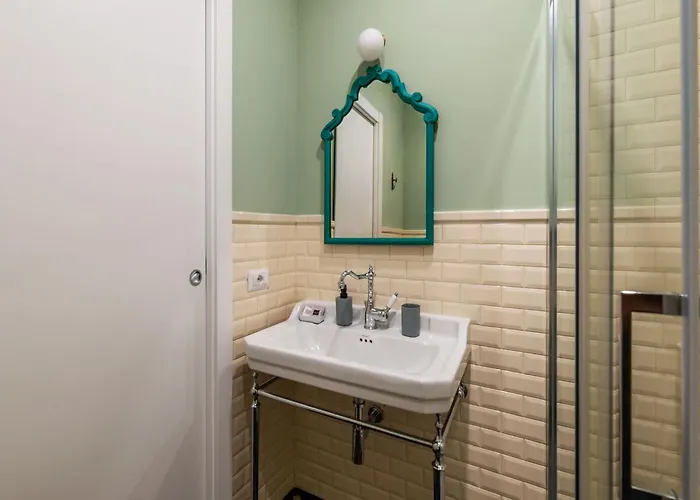 Guesthost - Elegant Near Torlonia * Roma