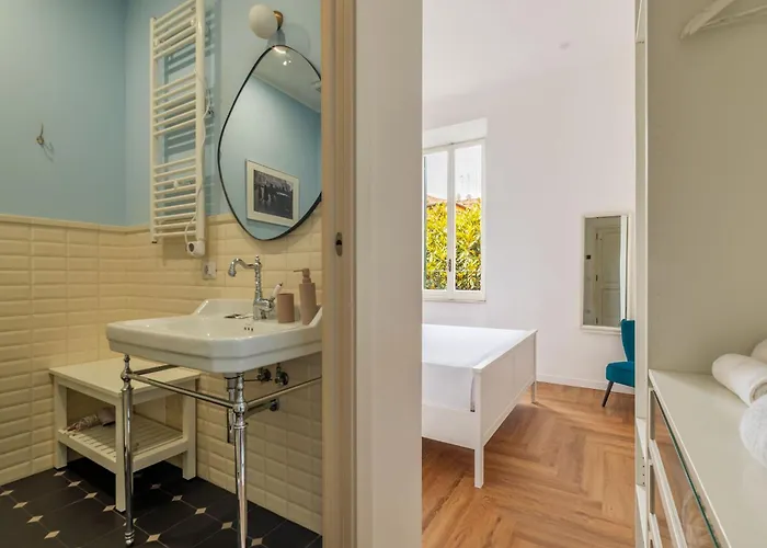Guesthost - Elegant Near Torlonia Roma