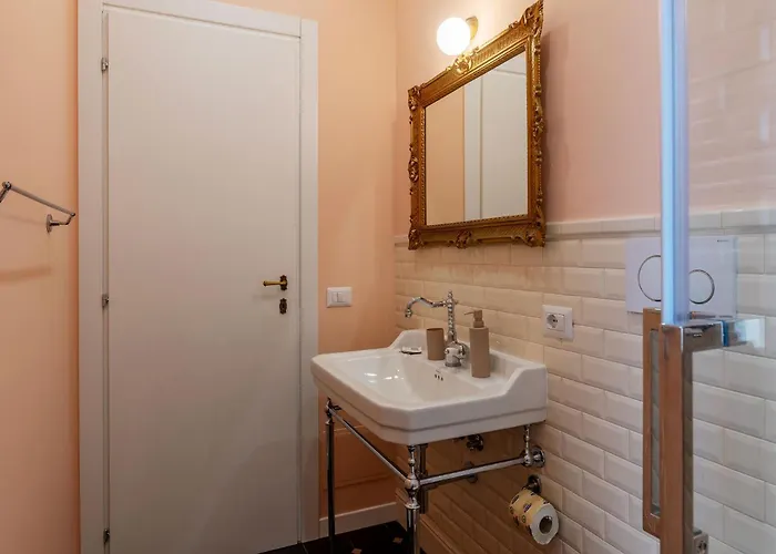 Guesthost - Elegant Near Torlonia *